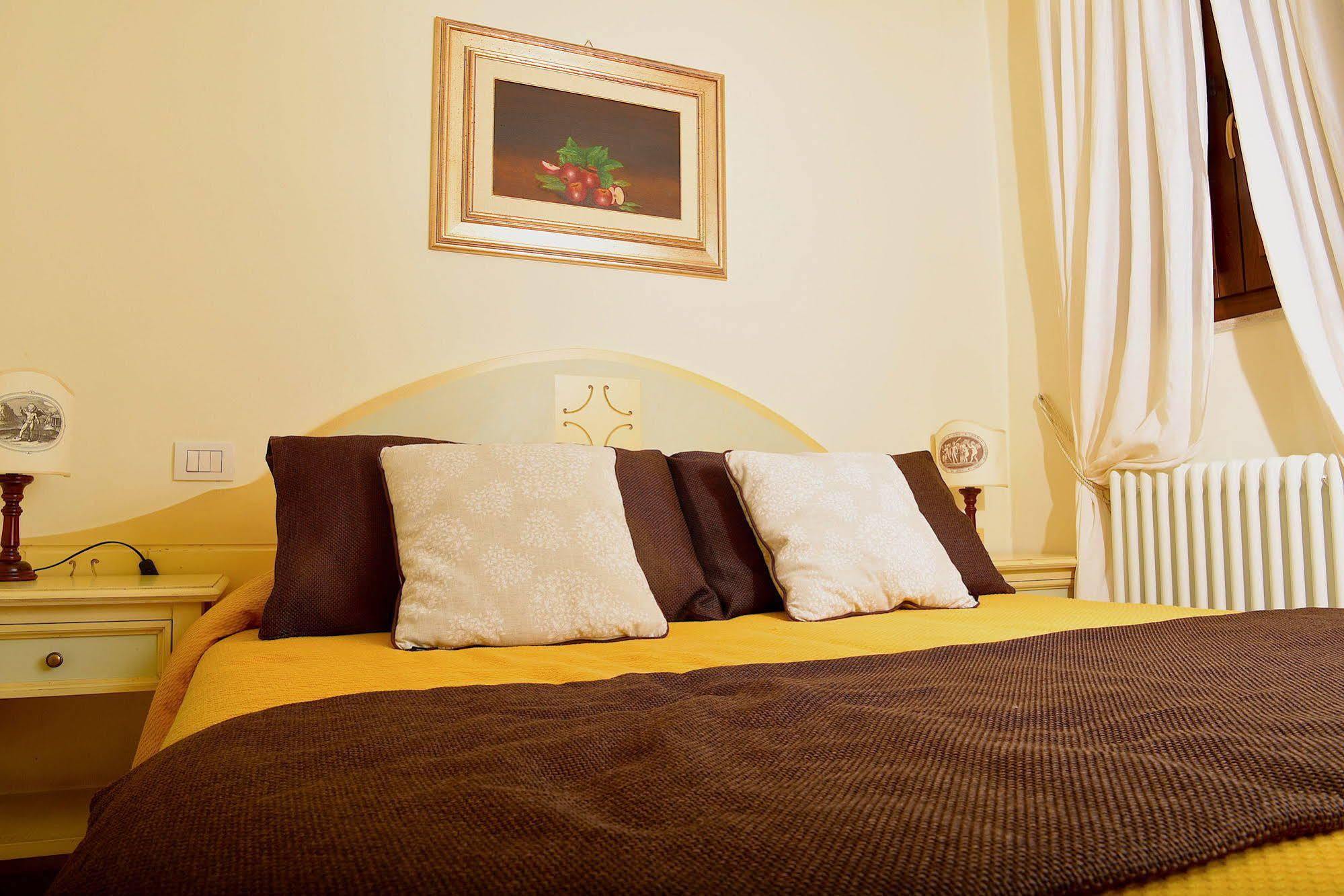 Residenze L'Uncinaia Holiday House Perugia Exterior photo