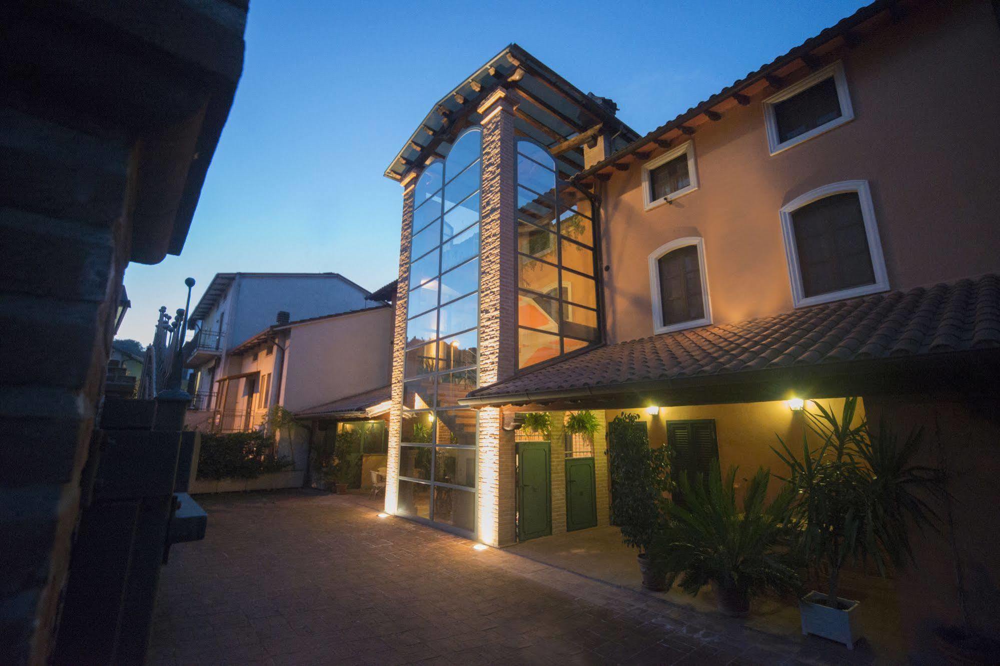 Residenze L'Uncinaia Holiday House Perugia Exterior photo