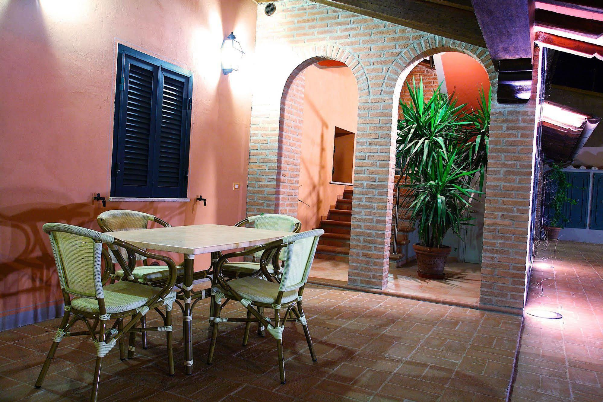 Residenze L'Uncinaia Holiday House Perugia Exterior photo